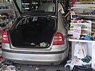 Krtce ped ternm polednem vltlo auto pmo do prodejny v Letovicch na...