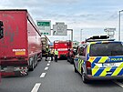 Dopravn nehoda dvou osobnch a dvou nkladnch aut omezila provoz v prask...