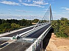 Stavba severovchodnho obchvatu Pardubic se zavenm lanovm mostem pes Labe...