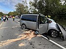 Na silnici I/35 u Cerekvice nad Lounou dolo k nehod autobusu a osobnho...