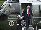 Vrtulník s Donaldem Trumpem na palub� m�l p�i p�eletu ze sídla britského...