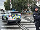 Policist zasahuj v prask Kri, vyjednvaj s muem zavenm v byt. (14....