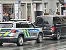 Policist zasahuj v prask Kri, vyjednvaj s muem zavenm v byt. (14....