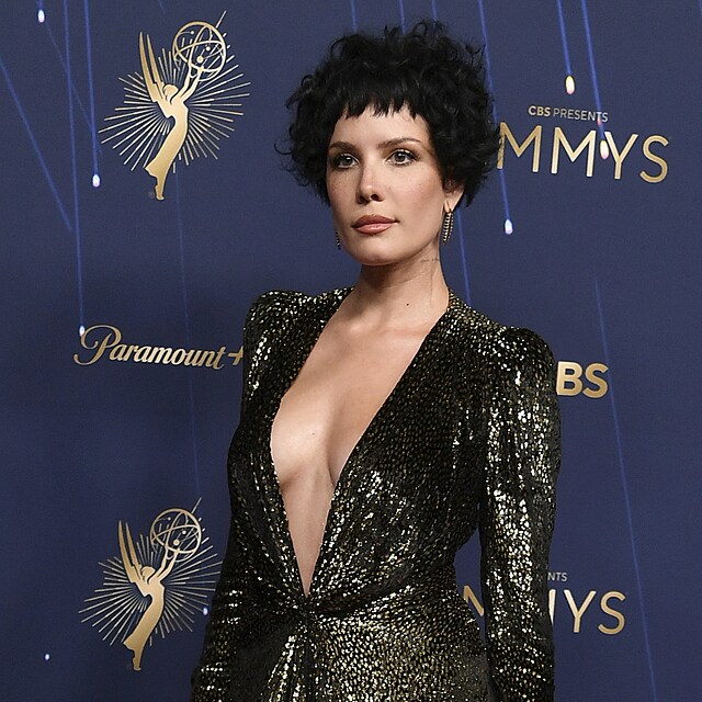 Halsey na cen�ch Emmy v Los Angeles (14. z��� 2025)