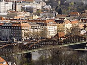 �elezni�ní most spojuje vltavské b�ehy v Praze, konkrétn� oblasti Výto� (d�íve...