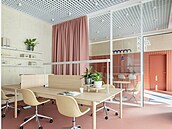 Chtli jsme, aby ladní atmosféry bylo blií komorní kavárn ne kanceláím,...