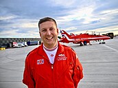 Pilot Ollie Suckling z legendární britské skupiny Red Arrows. (18. záí 2025)