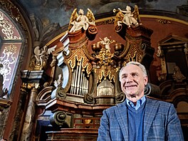 Na tiskové konferenci vystoupil americký spisovatel Dan Brown, který p�edstavil...
