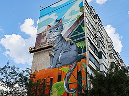 Nást�nná malba na bytovém dom� v okupovaném Mariupolu. (7. �ervna 2024)