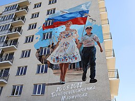 Nást�nná malba v okupovaném Mariupolu (18. kv�tna 2025)