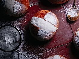 Dobré dezerty nemusejí být sloité. Dokonalé ímské maritozzi jsou jen kynuté...