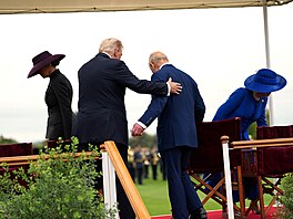 Americký prezident Donald Trump navtívil Velkou Británii a setkal se s králem...