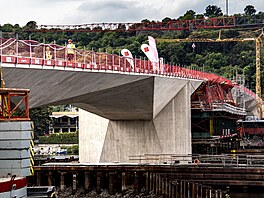 Ve stedu se uskutenila prohlídka finální fáze stavby Dvoreckého mostu v...