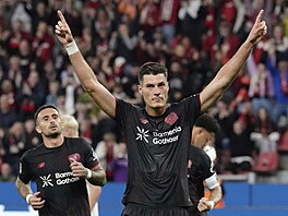 Patrik Schick se raduje z gólu v zápase Leverkusenu proti Frankfurtu.
