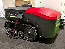 Rzné robotické vysavae, vytírae a sekaky ostatn byly na veletrhu vude....