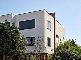 Rodinný dm v klidné ásti praských imic zakonuje adovou zástavbu z konce...