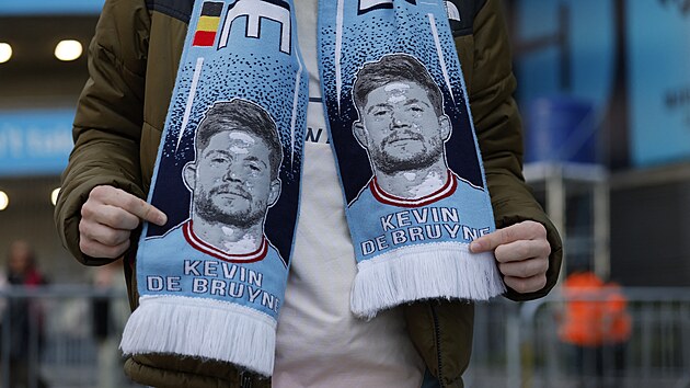 Fanouek ukazuje lu s obrzkem Kevin De Bruyneho.