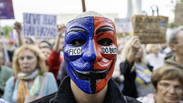 Protest proti konsolida�n�mu bal��ku na Slovensku (16. z��� 2025)
