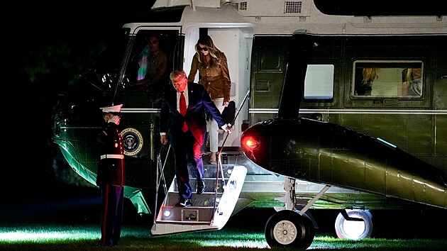 Donald Trump v helikopte Marine One pistv ve Washingtonu. (19. z 2025)