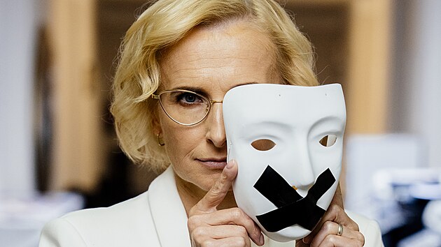 Volebn kampa Stailo! Na snmku Kateina Konen v rozhovoru pro MF DNES.