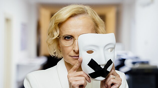 Volebn kampa Stailo! Na snmku Kateina Konen v rozhovoru pro MF DNES.