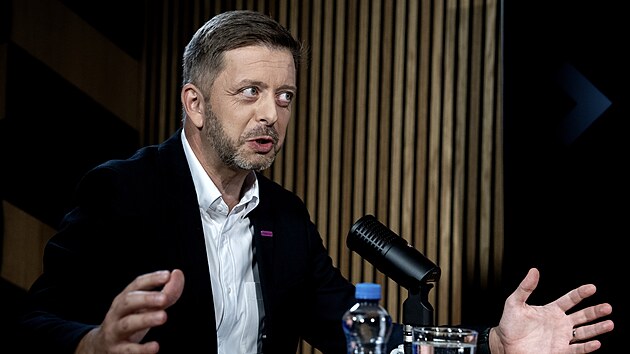 Hostem po�adu Rozst�el je V�t Raku�an, p�edseda hnut� STAN.