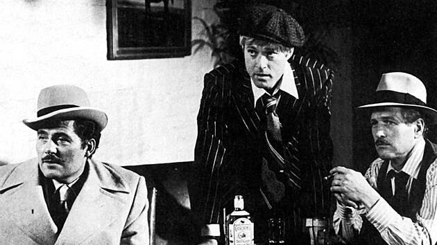 Robert Shaw, Robert Redford (uprost�ed) a Paul Newman ve filmu Podraz z roku 1973.