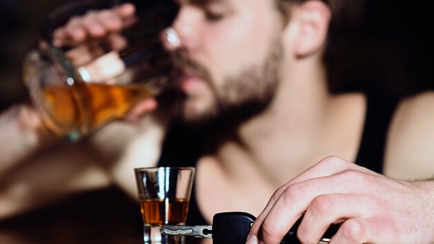 Tím ale nekončíme. V průměru každých 51 minut na amerických silnicích někdo v...