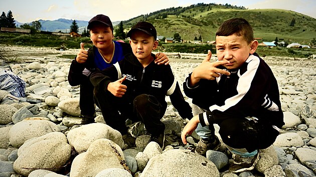 Hoi ve vesnici Orel trv lto pobhnm venku. (26. ervna 2025)