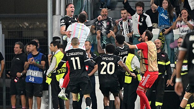 Radost hrá�� i fanou�k� Juventusu po vyrovnávací brance z 96. minuty.