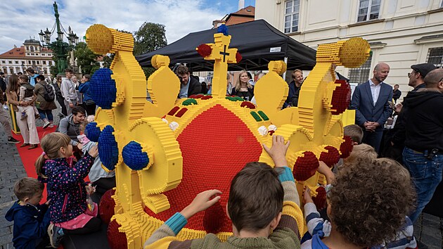 Pi pleitosti oslavy 25 let fungovn tovrny Lego v Kladn vznikl prvn uniktn kostikov model svatovclavsk koruny v nadivotn velikosti postaven jen pro eskou republiku. (18. z 2025)