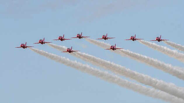 P��let britsk�ch Red Arrows na Dny NATO v Ostrav�
