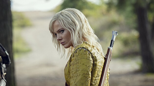 Freya Allan ve tvrt ad Zaklnae