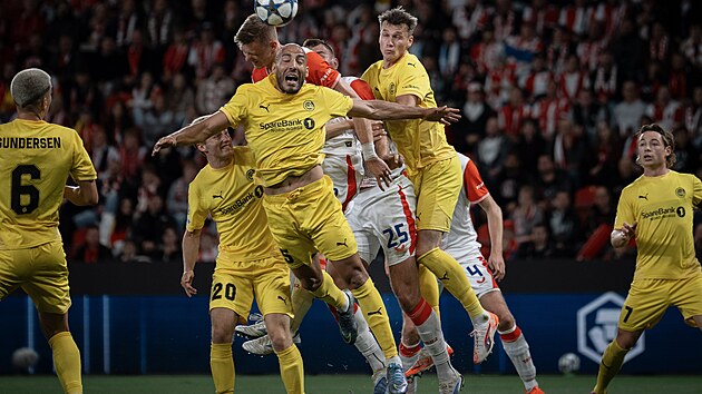 Hlavičková momentka z utkání Ligy mistrů mezi Slavií a Bödo/Glimt.
