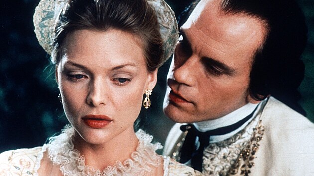 Michelle Pfeifferov a John Malkovich ve filmu Nebezpen znmosti (1988)