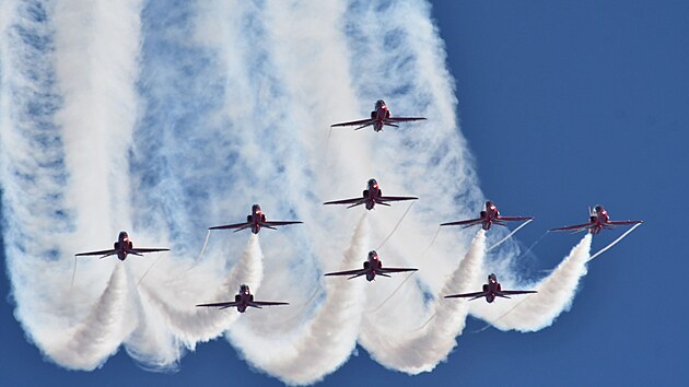 Britsk� letouny Red Arrows p�i odpoledn�m n�cviku v Ostrav� p�i Dnech NATO. (19. z��� 2025)