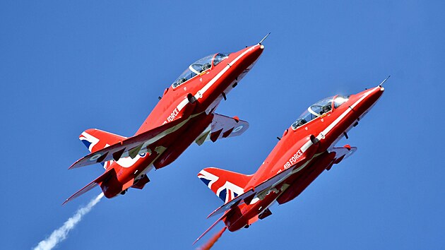 Britsk� letouny Red Arrows p�i odpoledn�m n�cviku v Ostrav� p�i Dnech NATO. (19. z��� 2025)