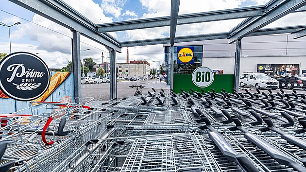 U market ve Dvoe Krlov se podle nov vyhlky od poloviny ervence nesm popjet alkohol. (18. ervence 2025)