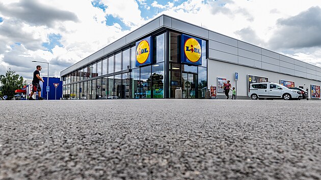 U market ve Dvoe Krlov se podle nov vyhlky od poloviny ervence nesm popjet alkohol. (18. ervence 2025)