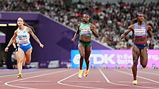Rozb�h na 100 metr� na MS v Tokiu. Vlevo je �eská reprezentantka Karolína...