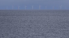 Pohled na v�trnou elektrárnu Batlic Power u m�sta Leda (12. zá�í 2025)