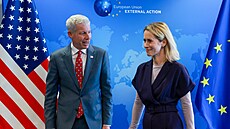 Americký ministr energetiky Chris Wright a �éfka diplomacie EU Kaja Kallasová...