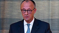 Nmecký kanclé Friedrich Merz pi znovuotevení synagogy v bavorském Mnichov....