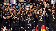 Nmetí basketbalisté slaví triumf na EuroBasket 2025.