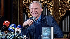Na tiskové konferenci vystoupil americký spisovatel Dan Brown, který p�edstavil...