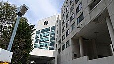 Policisté pracují na míst inu v peovatelském dom v New Yorku, kde jedna ze...