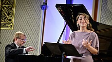 Mezzosopranistka Bella Adamova a klavírista David �vec na koncert� v rámci...