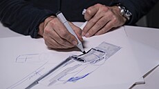 Oliver Stefani, éfdesignér kody Auto uí skicovat.