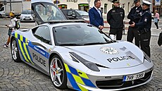 Policisté, kteí s ním jezdí, a celkov u má najeto více ne 35 tisíc...