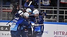 Brn�n�tí hokejisté se radují ze zásahu kapitána Fleka do sít� Sparty.